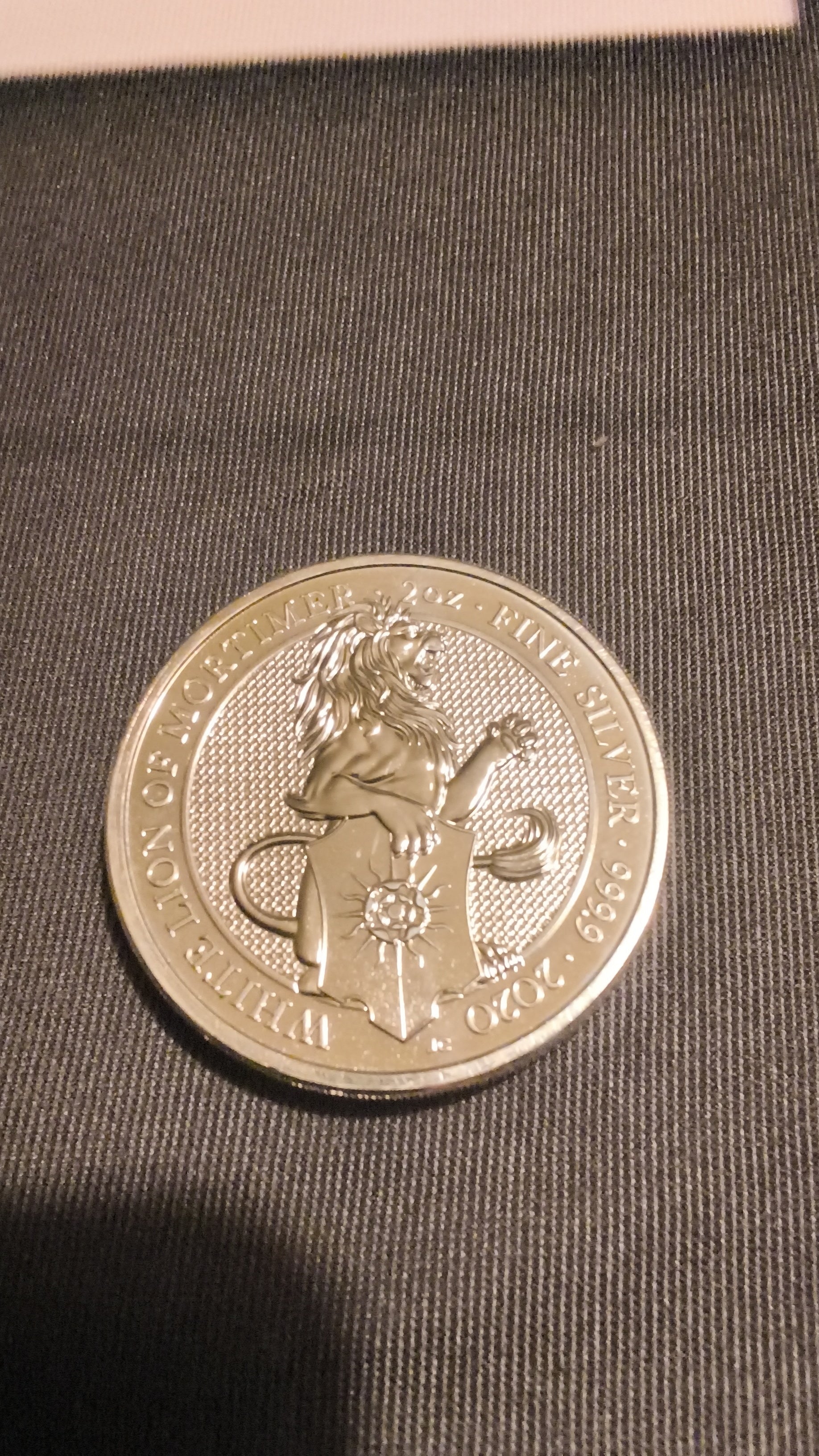 2020 2OZ OF .999 FINE SILVER WHITE LION OF MORTIMER