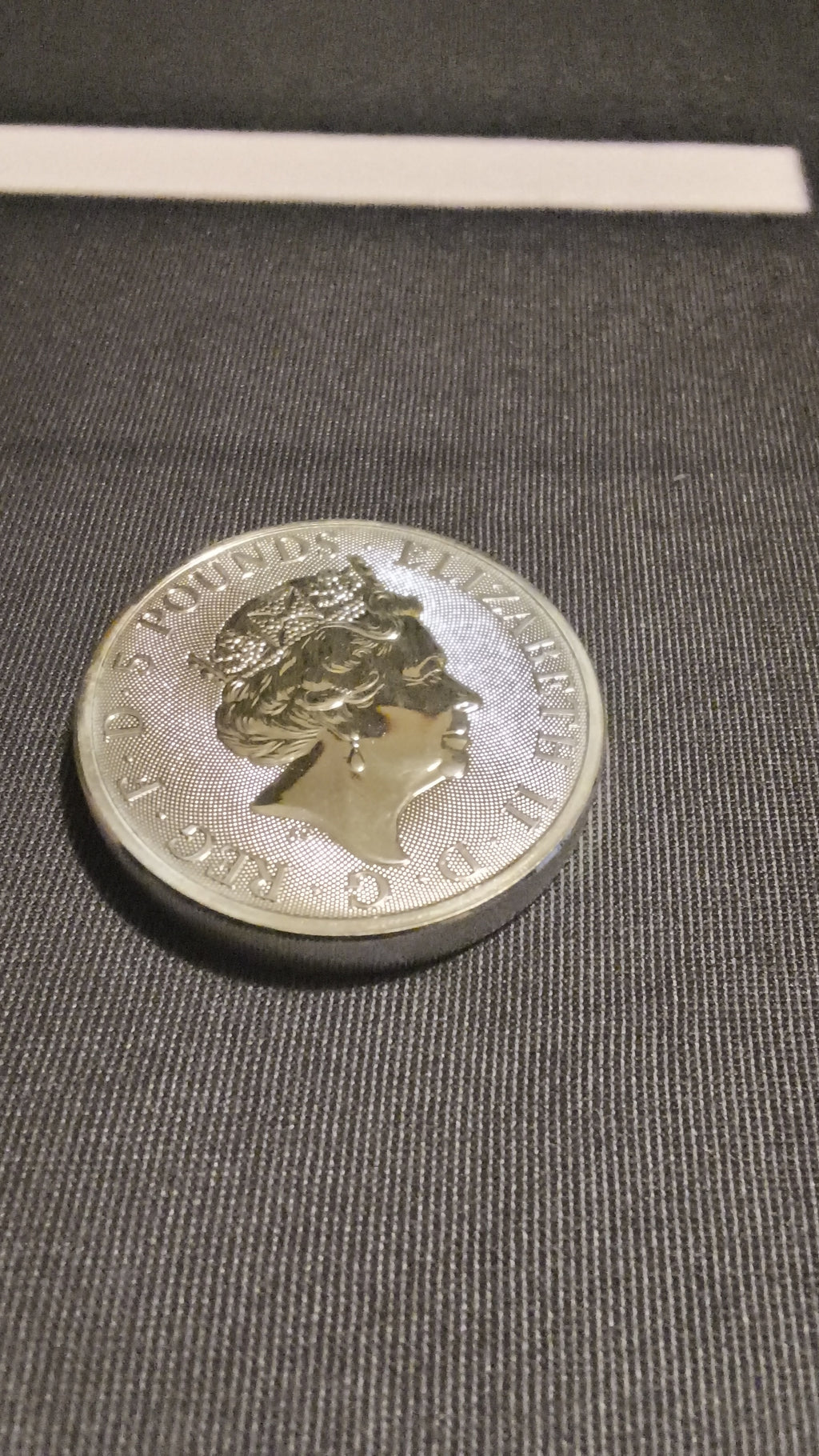 2020 2OZ OF .999 FINE SILVER WHITE LION OF MORTIMER